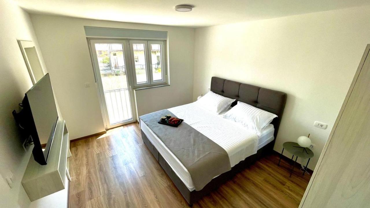 Studio Apartmani Kaja I Iva 锡尼 外观 照片