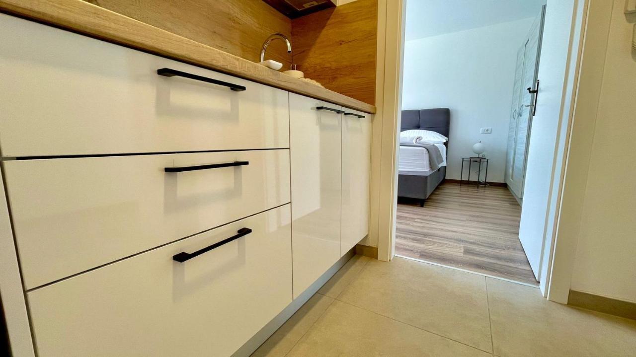 Studio Apartmani Kaja I Iva 锡尼 外观 照片