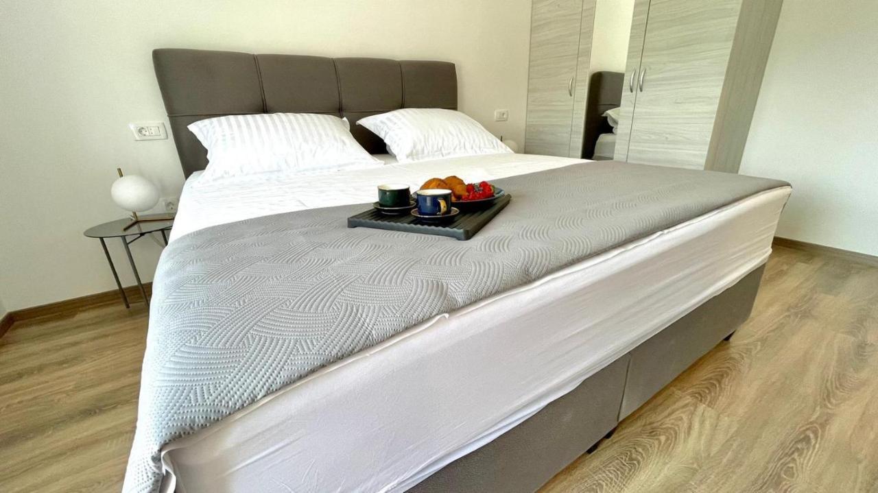 Studio Apartmani Kaja I Iva 锡尼 外观 照片