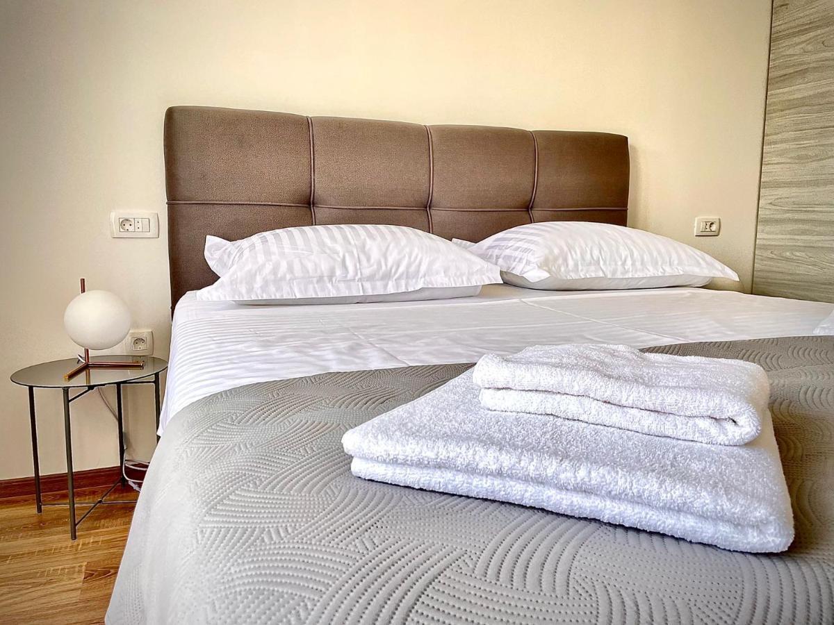 Studio Apartmani Kaja I Iva 锡尼 外观 照片