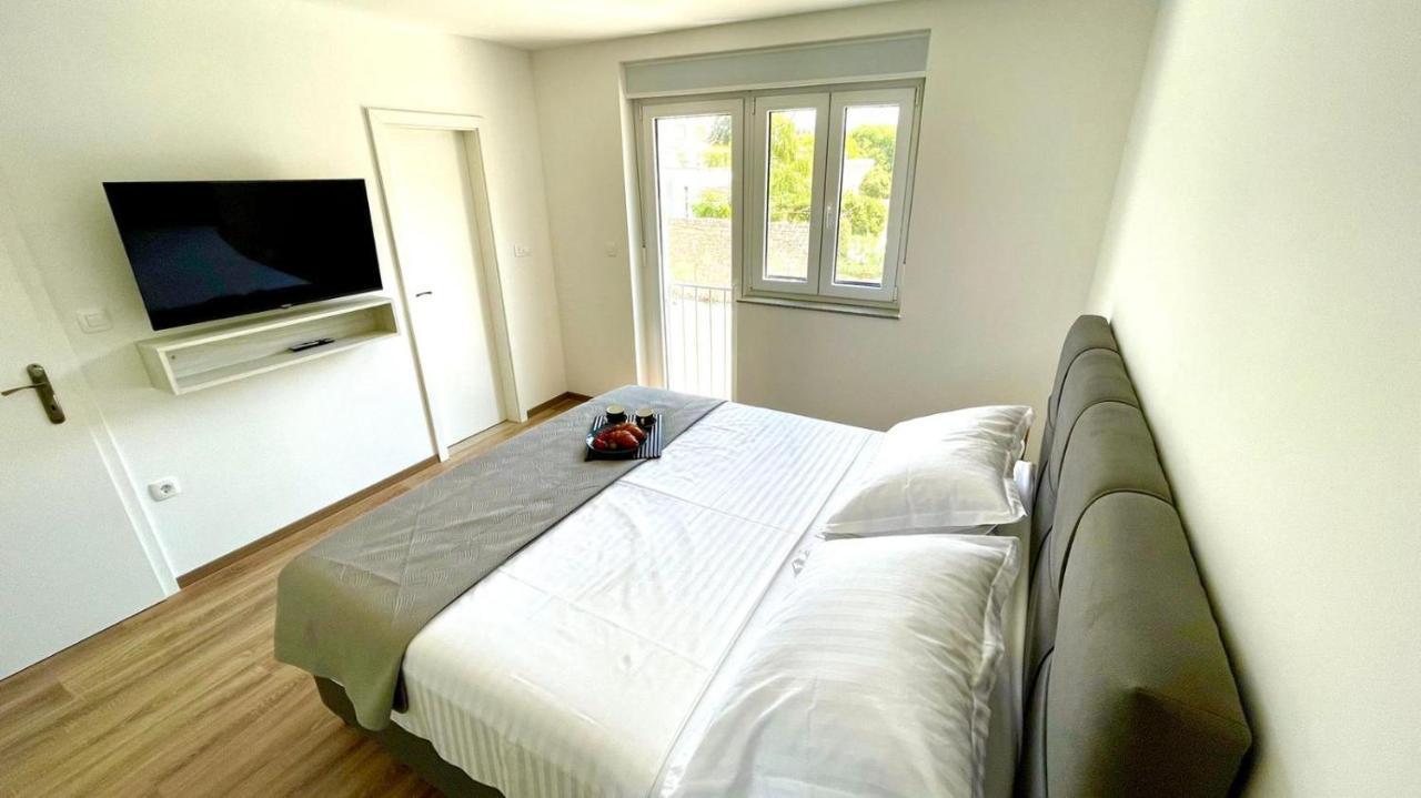 Studio Apartmani Kaja I Iva 锡尼 外观 照片