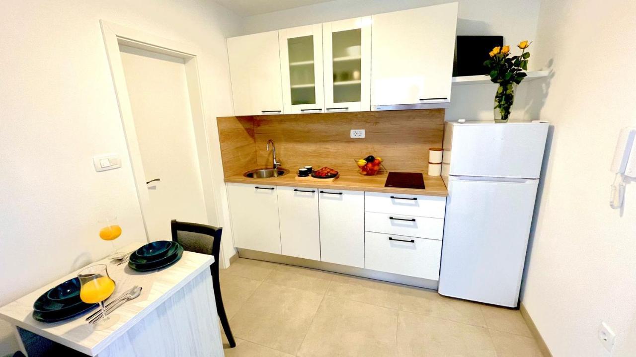Studio Apartmani Kaja I Iva 锡尼 外观 照片